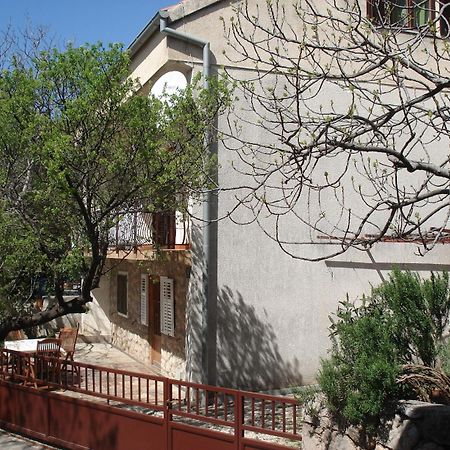 Apartments Mia Starigrad Paklenica Exterior photo