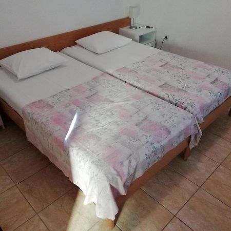 Apartments Mia Starigrad Paklenica Exterior photo