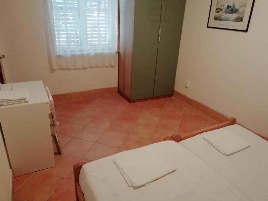 Apartments Mia Starigrad Paklenica Exterior photo